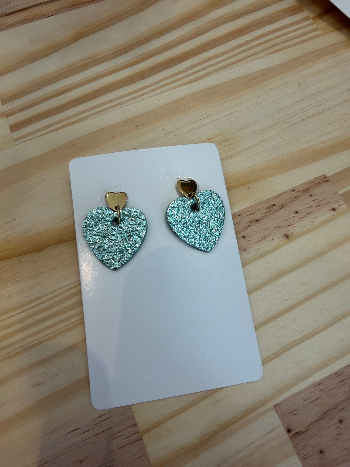 Boucles d’oreilles coeur en cuir upcyclé