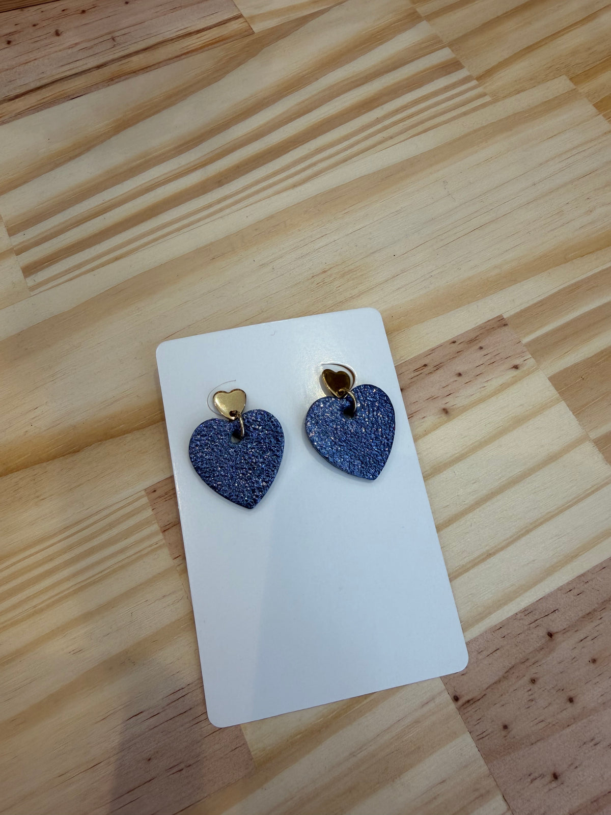 Boucles d’oreilles coeur en cuir upcyclé