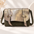 Sac Lilou style cartable en cuir métallisé et daim kaki, porté bandoulière