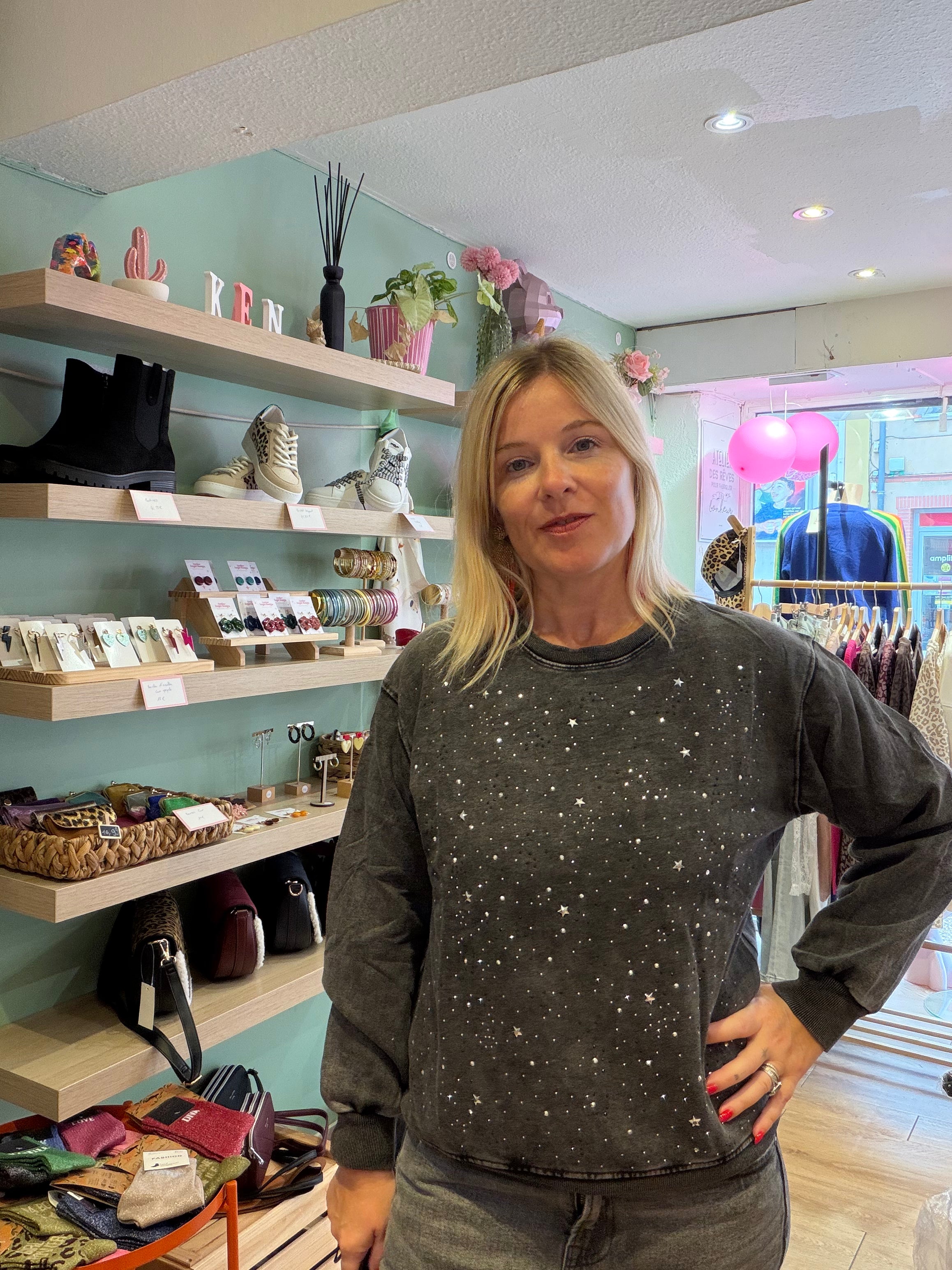 Sweat Lilia gris délavé à strass et étoiles argentées