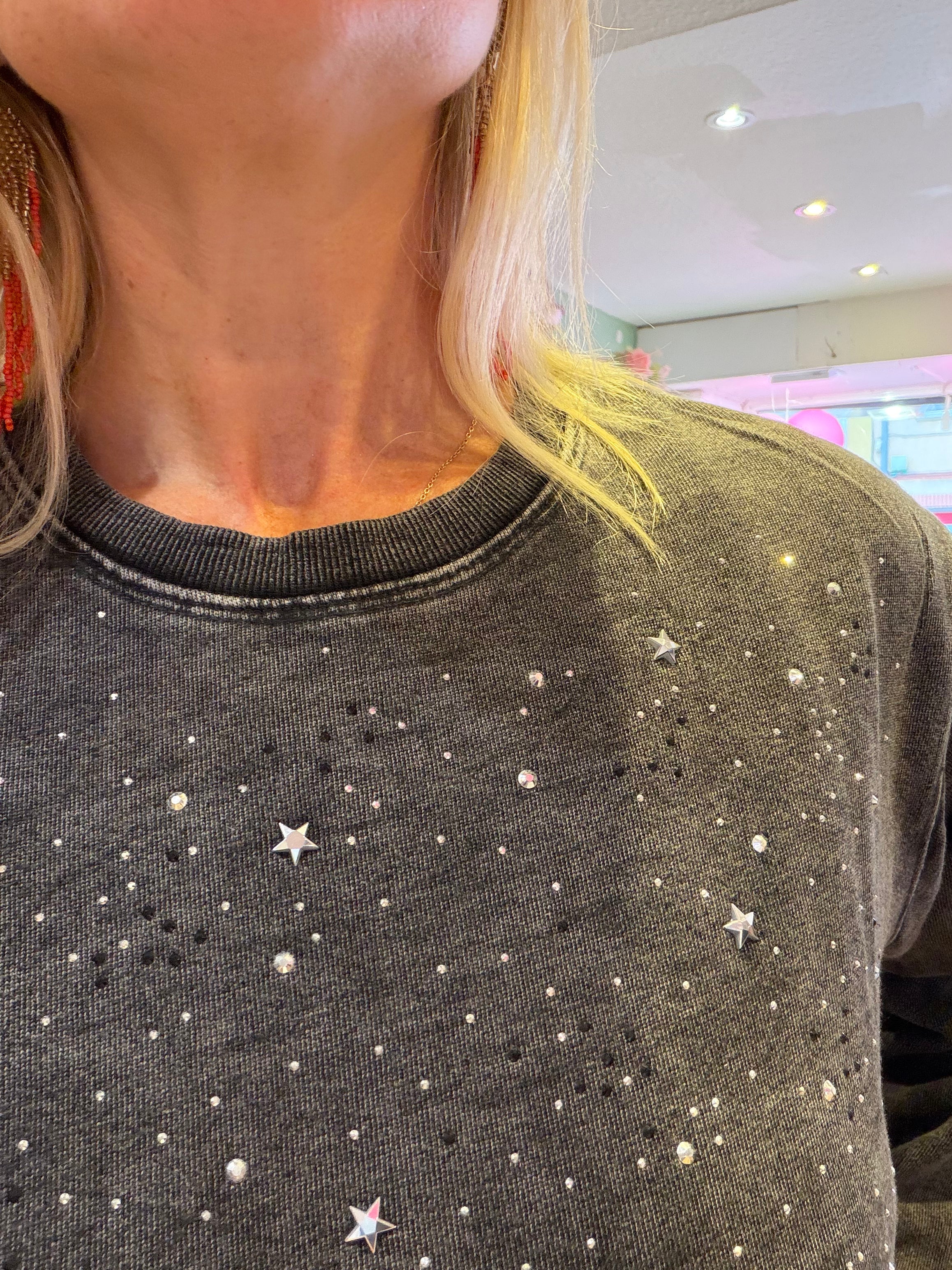 Sweat Lilia gris délavé à strass et étoiles argentées, vue 2