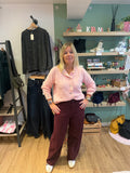 Gilet Nina femme en maille rose poudré avec boutons fantaisie et col volanté